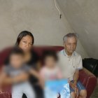 Gloría Flores, mamá de la joven asesinada, está al cuidado de sus nietos más pequeños.