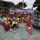 Todos los equipos que participaron en el torneo que se jugó en Puerto Liza. Muchos desempolvaron los uniformes y zapatos.