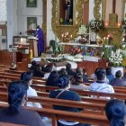 Los féretros fueron llevados en carroza hasta la iglesia, después hacia el cementerio, los cargaron en hombros.