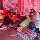 Los maestros vuelven a casa luego de 32 días de huelga de hambre.