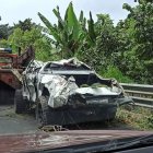Los bomberos y la policía trabajaron en el rescate por más de dos horas.