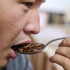 De cuatro kilogramos de grillos, se obtiene un kilogramo de harina proteica.