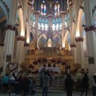 Tradición. Desde hace varias generaciones, creyentes llegan a postrarse ante la imagen de la Virgen María.