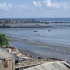 El mar se retira en una playa de Haití, tras terremoto.
