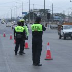 Cuando ocurren actos violentos, a veces, los vigilantes cierran la vía a Daule en el tramo carcelario.