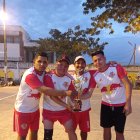 Locos por el Vóley, el campeón del torneo de ecuavóley.