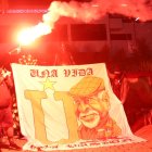 Simpatizantes rinden homenaje a Rodrigo Paz.