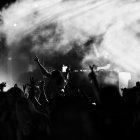 Referencial. Los jóvenes pretenden seguir hasta el 23 de agosto en la fiesta ilegal.