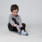 Es una de las primeras actividades que el pequeño quiere hacer sin ayuda.