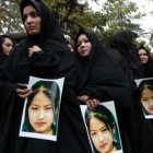 Mujeres afganas protestan contra el régimen talibán.