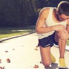 El desgaste de la rodilla se puede combatir con cúrcuma, huevo y tofu.