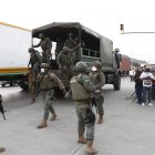 Las armas utilizadas por los delincuentes son similares a las utilizadas por los militares.