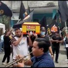 Bryan fue sepultado en su natal Babahoyo y el féretro tenía los colores de su equipo.