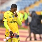 Moisés Ramírez arquero de Independiente que fue expulsado ante Delfín y no estará ante Barcelona.