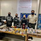 Los internos tenían escondidas las armas blancas en lugares secretos de sus celdas.