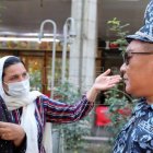 Decenas de refugiados afganos protestan frente a la sede de la ONU en Biskek