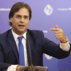 El presidente de Uruguay la emprendió contra los manifestantes antivacunas de su país.