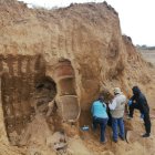 Técnicos trabajan en la preservación de los restos arqueológicos hallados en una hacienda de San Pablo (Vinces).