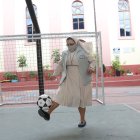 La religiosa hace 60 cascaritas en un minuto. Es la 'dura' de la pelota.