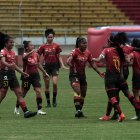 Las Leonas demostraron contundencia para derrotar a las Dragonas y disputarán el título de la tercera edición de la Superliga.