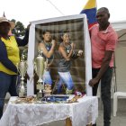 María del Carmen Suárez y Wilson Méndez, padres de las medallistas, están orgullosos de la hazaña logrado por sus hijas.