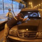 El vehículo tenía impactos de bala en el parabrisas pero nadie resultó herido.