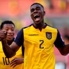 La Tri llevaba 7 partidos sin ganar y venció al "candado" paraguayo 2-0. Félix Torres y Michael Estrada.