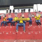 CON LOS ROSTROS de varios seleccionados, quienes forman ‘El Toque del Flaco’ le dieron color a los graderíos del estadio Rodrigo Paz Delgado. Es una tradición que iniciaron en 2016 para apoyar a la Tricolor.