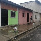 En esta casa, de color verde, veían las víctimas el partido que disputaba Ecuador contra Chile.