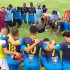 El equipo del Huancavilca S.C también se arrodilló por acceder a la siguiente etapa del zonal.