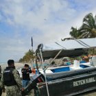 El inusual y mortal hecho sucedió luego de que el extranjero junto a un amigo salieran a pescar y el cetáceo les cayera encima.