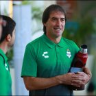 Guillermo Almada, es DT del Santos de México.