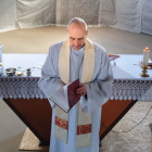 Referencial. Varios sacerdotes han pedido orar por el exobispo.