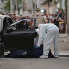 Marcos Eduardo Holguín Martillo fue acribillado cuando conducía su vehículo. Su esposa también recibió tres tiros. Se encuentra estable.