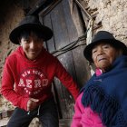 Juan Carlitos y su abuelita tienen millones de reproducciones.