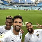 Christian Noboa (d) celebra junto a sus compañeros de equipo.