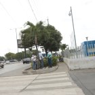 Familiares de Juan Carlos Preciado (arriba) y Carlos Luis Montalván estaban consternados.