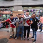 Héctor Pincay, Christian Cotapo y Javier Sánchez son bromistas, en la foto aparecen con Javier Mera, una víctima.