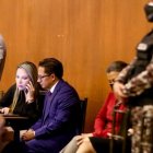 Carrión se reunió en la Asamblea con su esposa Priscila Schettini bajo la atenta mirada de los agentes penitenciarios