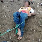 El padre de la menor de edad ató los pies del hombre.