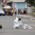 Junto al cadáver de alias Juano, quedó la subametralladora de juguete con la que acostumbraba bromear con sus familiares y ‘panas’.