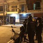 La Policía acudió al sitio del crimen que vive una gran conmoción por lo sucedido.