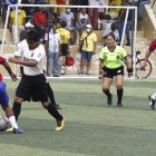Juliana Cedeño siempre está al pie de la jugada, en el torneo Máster de la Liga del Guasmo.
