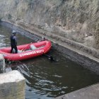 Los miembros del Cuerpo de Bomberos fueron al sitio para hacer la extracción del cuerpo.