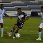 9 de Octbure (celeste) y Macará igualaron 1-1 en un duelo polémico.