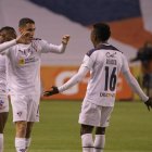 El cuadro universitario y el Bombillo ofrecen un buen cotejo en el estadio Casa Blanca.