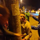 Al retenido lo  amarraron a un poste y lo castigaron con palos y correas.