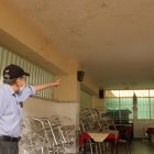 Las filtraciones de agua han invadido hasta el comedor del hospicio.