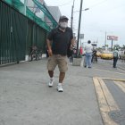 Adolorido, el hombre acudió a un centro médico por medicinas, en el sur de Guayaquil.