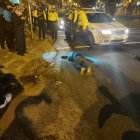 La víctima se desplomó en la calle cuando pedía ayuda.